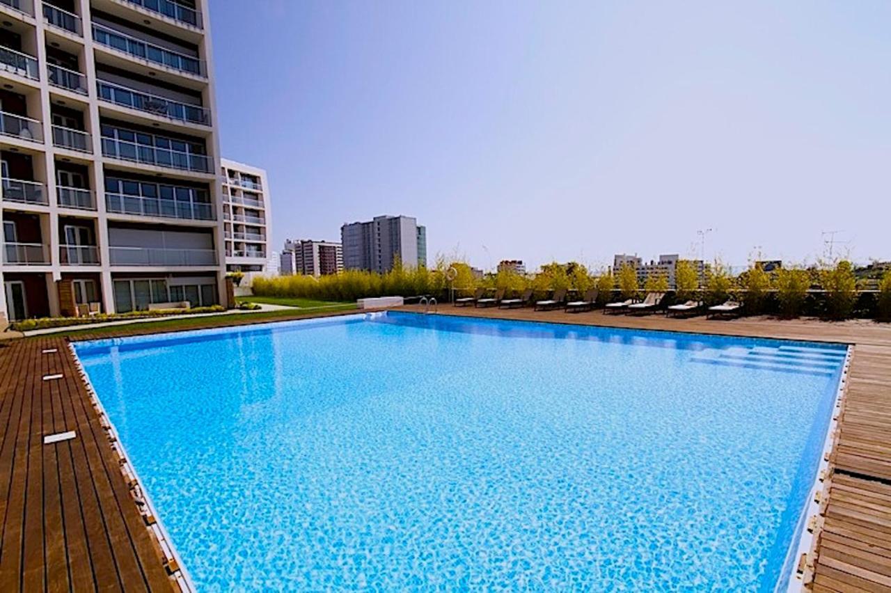 New Loft With Swimming Pool At Parque Nacoes! Lizbona
